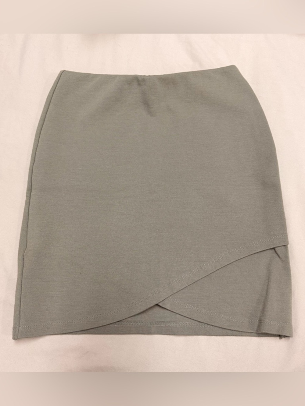 3$30 🌺 Aritzia Talula Mini Skirt